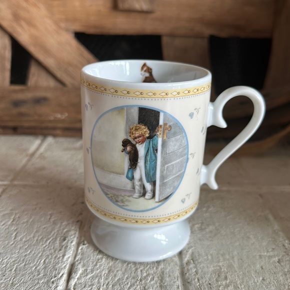 1987 Bessie Pease Gutmann Footed Mug Girl With Dog "Good Morning “ H1929 - Picture 1 of 6